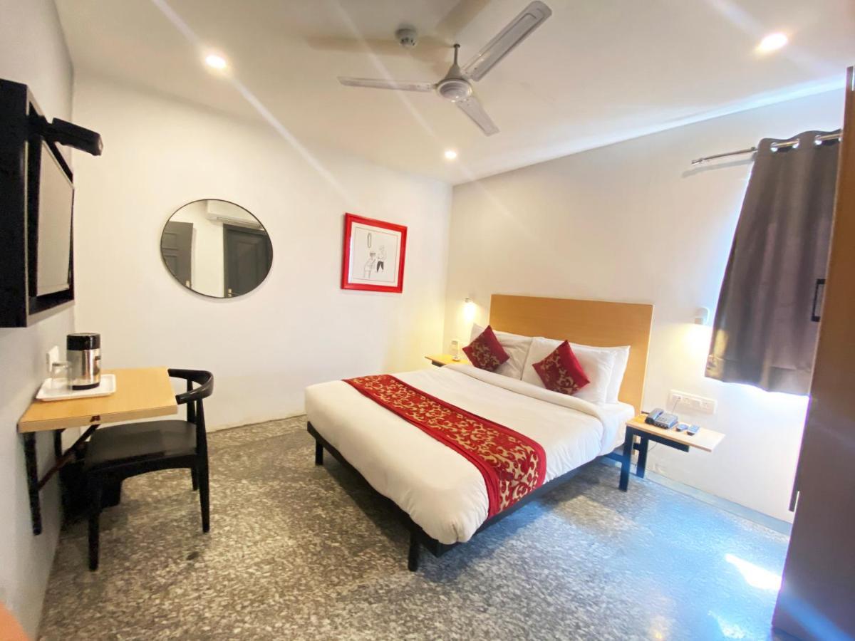 Hotel Golden Saffron By Qotel-Punjabi Bagh Nova Deli Exterior foto