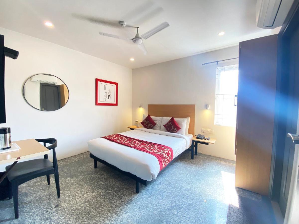 Hotel Golden Saffron By Qotel-Punjabi Bagh Nova Deli Exterior foto