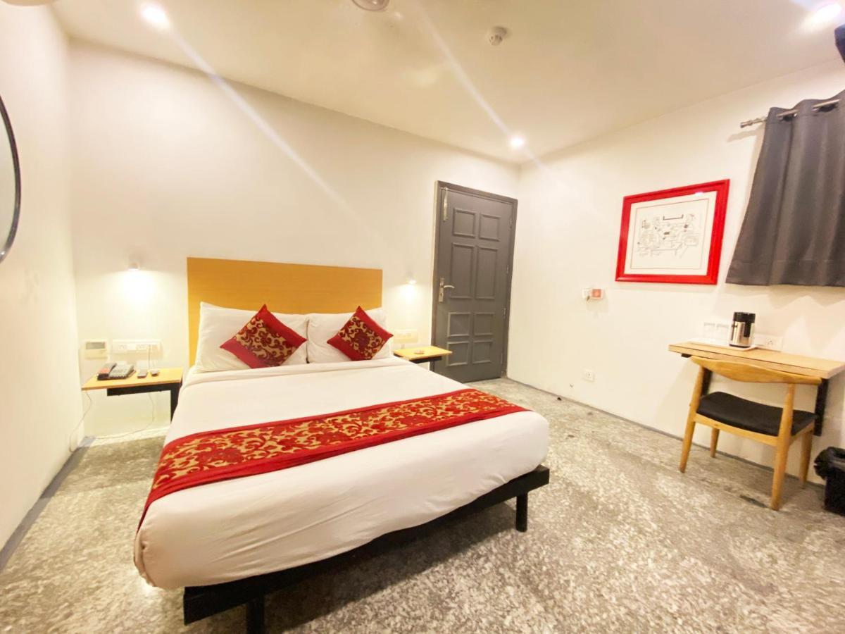 Hotel Golden Saffron By Qotel-Punjabi Bagh Nova Deli Exterior foto