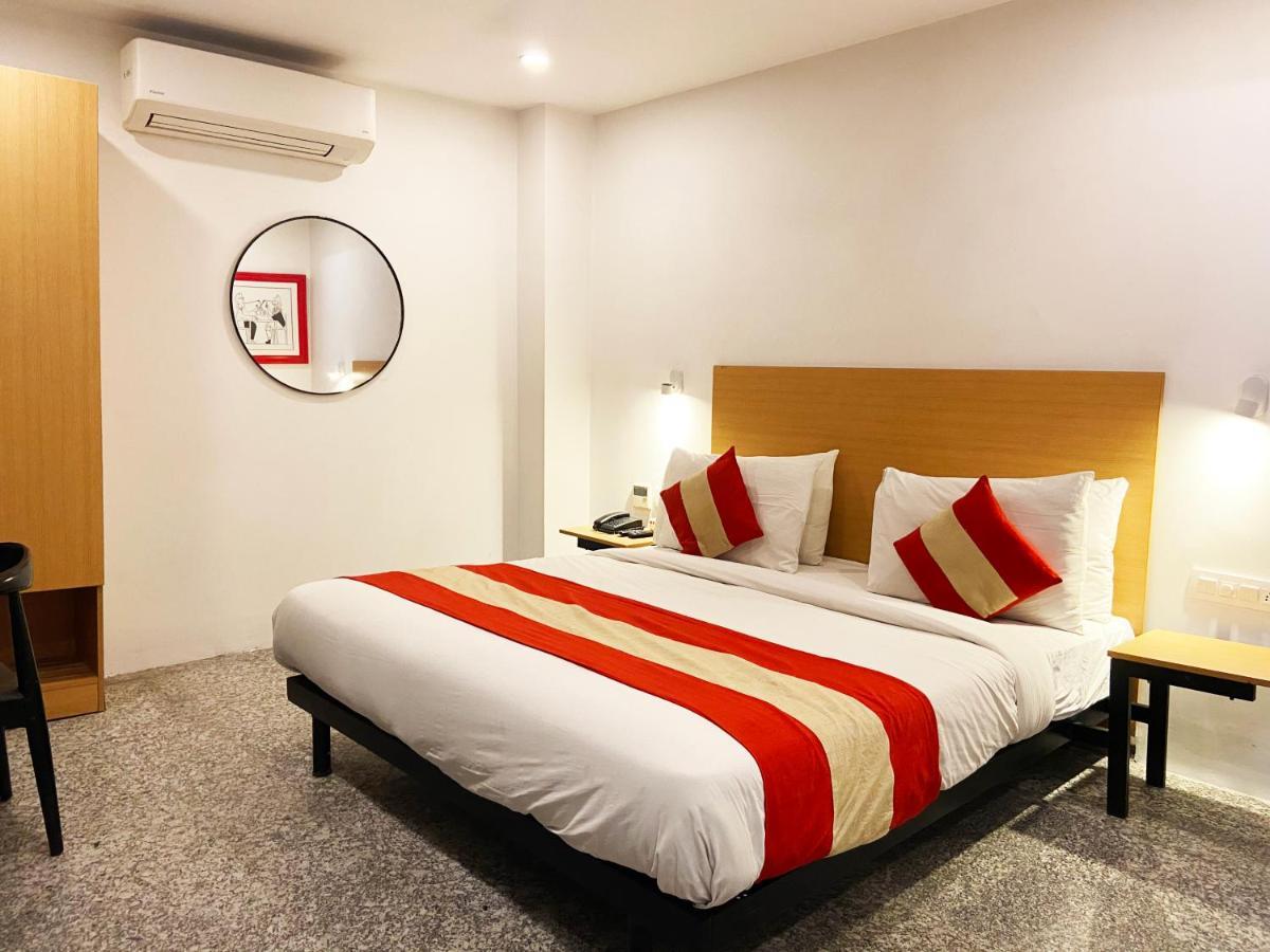 Hotel Golden Saffron By Qotel-Punjabi Bagh Nova Deli Exterior foto