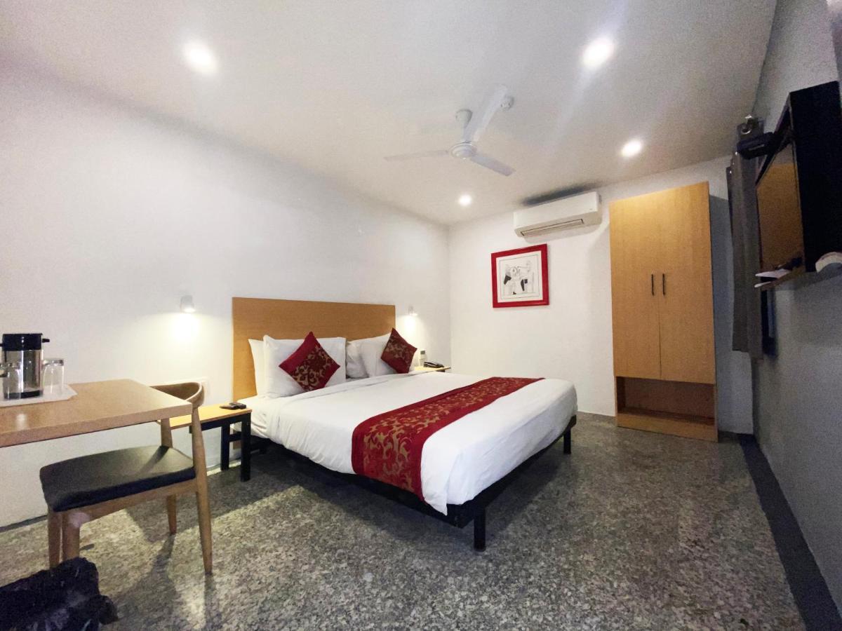 Hotel Golden Saffron By Qotel-Punjabi Bagh Nova Deli Exterior foto