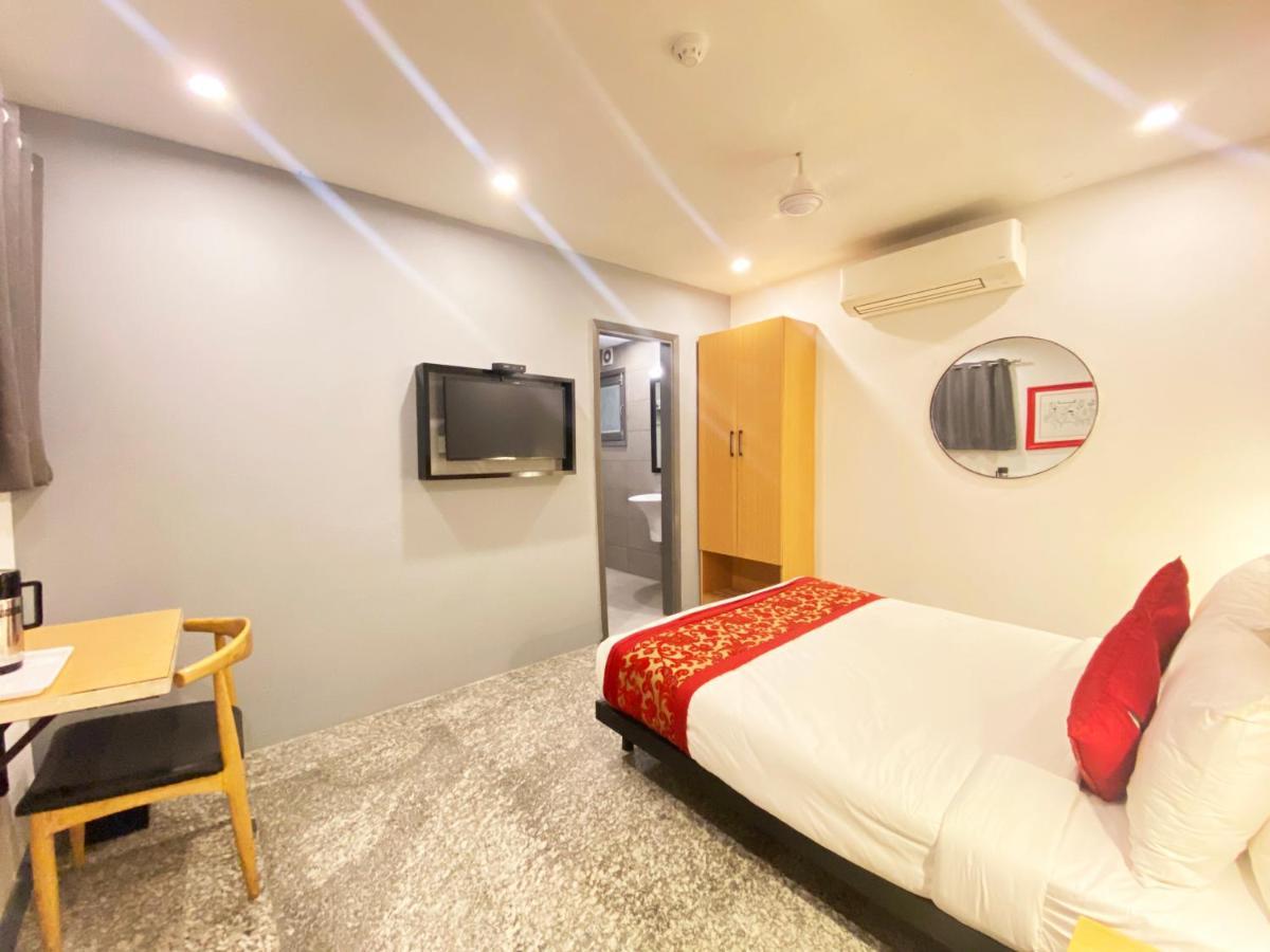 Hotel Golden Saffron By Qotel-Punjabi Bagh Nova Deli Exterior foto