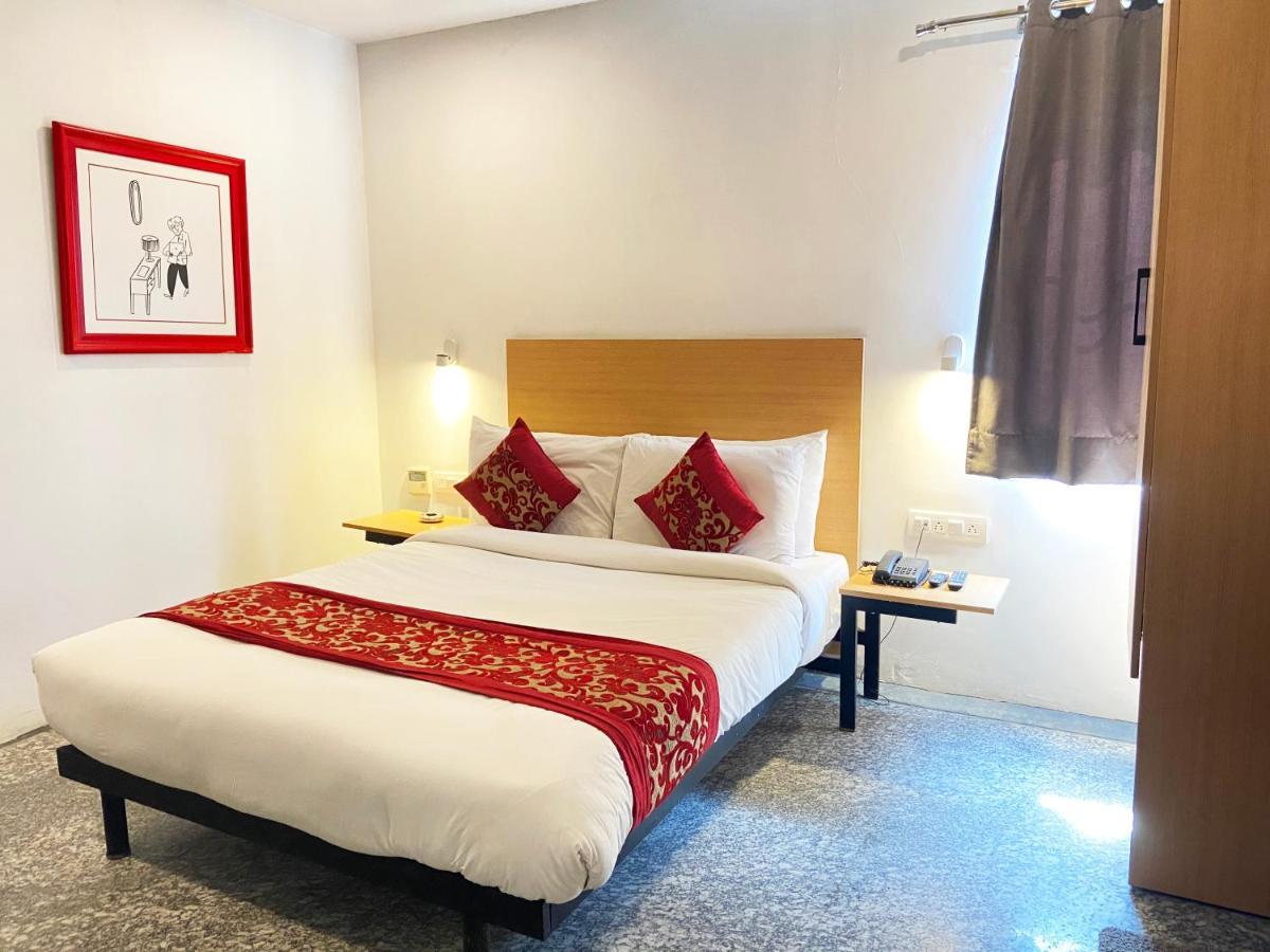 Hotel Golden Saffron By Qotel-Punjabi Bagh Nova Deli Exterior foto
