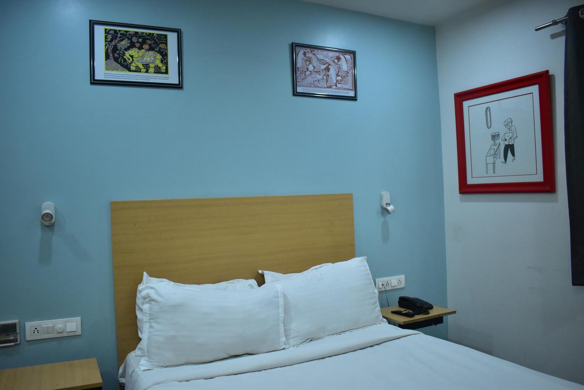 Hotel Golden Saffron By Qotel-Punjabi Bagh Nova Deli Exterior foto