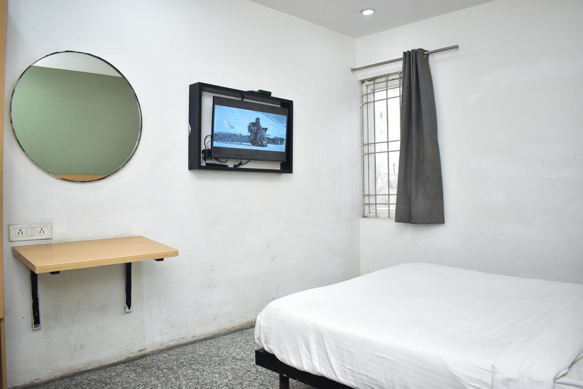 Hotel Golden Saffron By Qotel-Punjabi Bagh Nova Deli Exterior foto